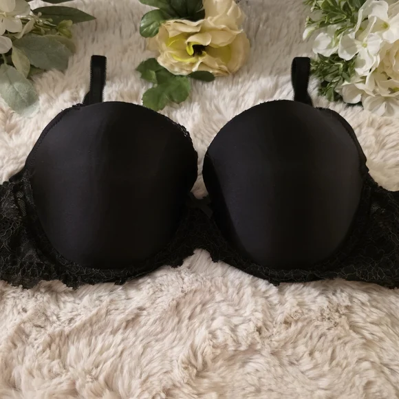 Victoria's Secret Elegant Black Lace Bra - Picture 2 of 5